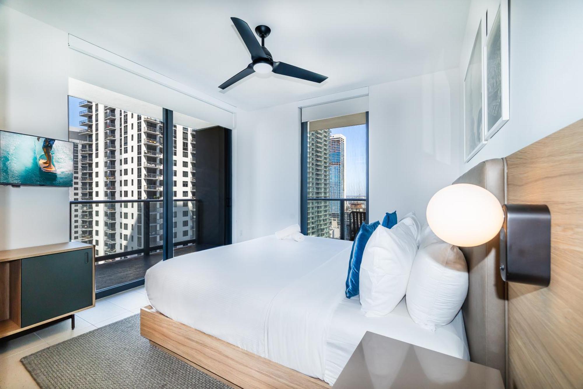 Stunning 2 Bed 2 Bath W Balcony & Incredible Views Apartamento