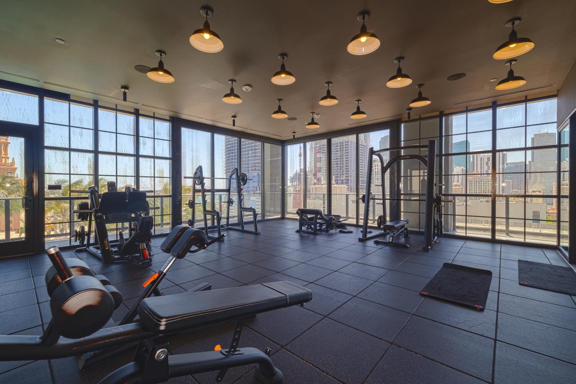 Stunning 2 Bed 2 Bath W Balcony & Incredible Views Apartamento *