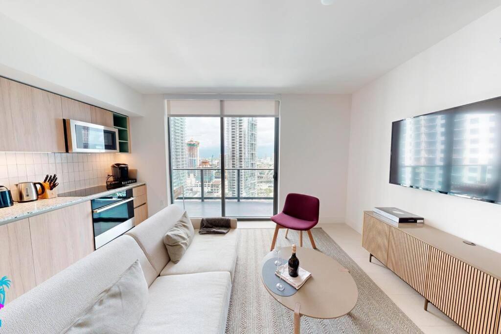 Stunning 2 Bed 2 Bath W Balcony & Incredible Views Apartamento Miami